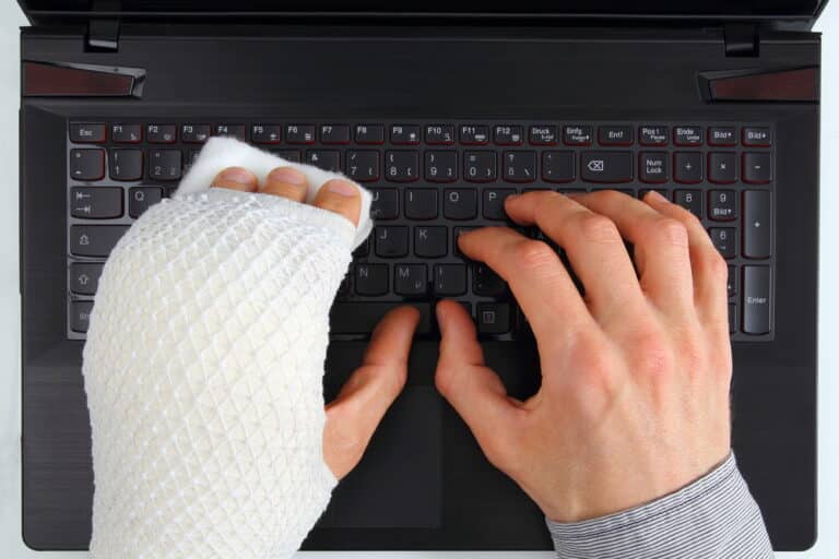 Working with hand injury finding Personal Injury Attorney Bakersfield